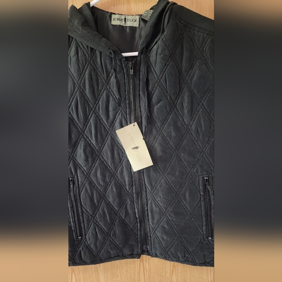 Gray Quilted Vest with Stand-Up Collar - Picture 3 of 4